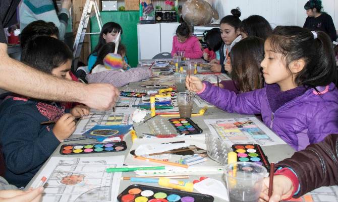 Niños y niñas proyectarán sus obras artísticas sobre el edificio municipal de Puerto Montt