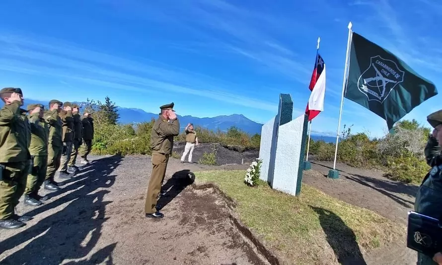 Carabineros realiza homenaje en memoria de mártires fallecidos en accidente del volcán Osorno