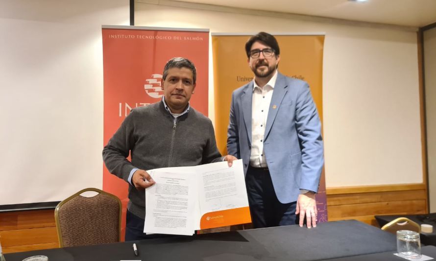 Intesal y UACh firman convenio para potenciar investigación y desarrollo en la salmonicultura