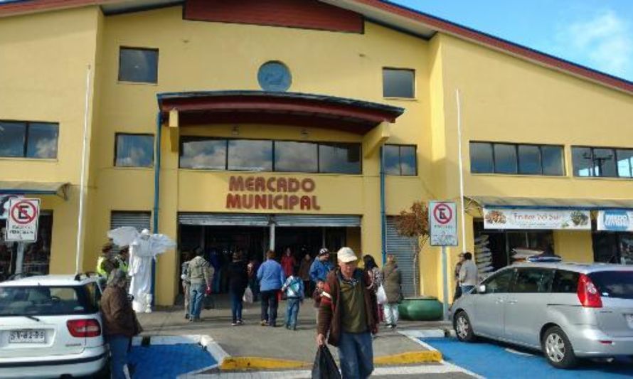 Municipalidad instala Punto de Vacunación en Mercado Presidente Ibáñez  