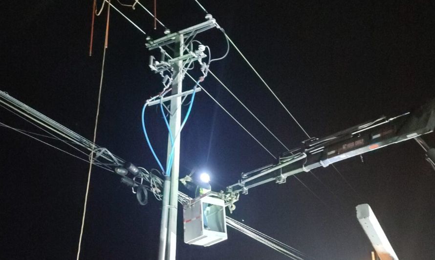 Saesa recupera servicio de clientes afectados por tormenta eléctrica en la provincia de Llanquihue