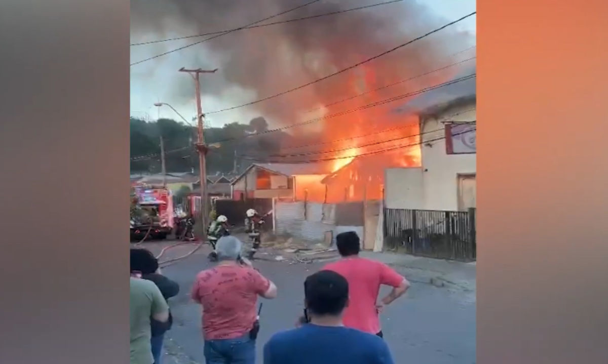 Detienen a presunto autor de incendio que destruyó vivienda y local comercial en Puerto Montt 