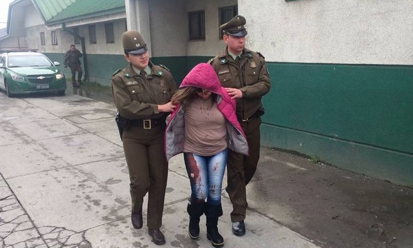 Mujer es detenida por presunto parricidio