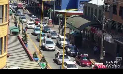 Multitudinaria marcha en calle Varas