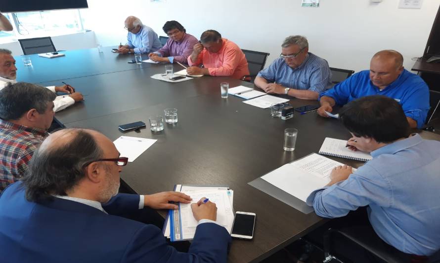 Pescadores artesanales se reunieron con ministro de Economía y subsecretario de Pesca