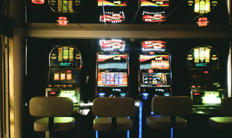 Contraloría determina que jefes de DAEM no pueden apostar en Casinos