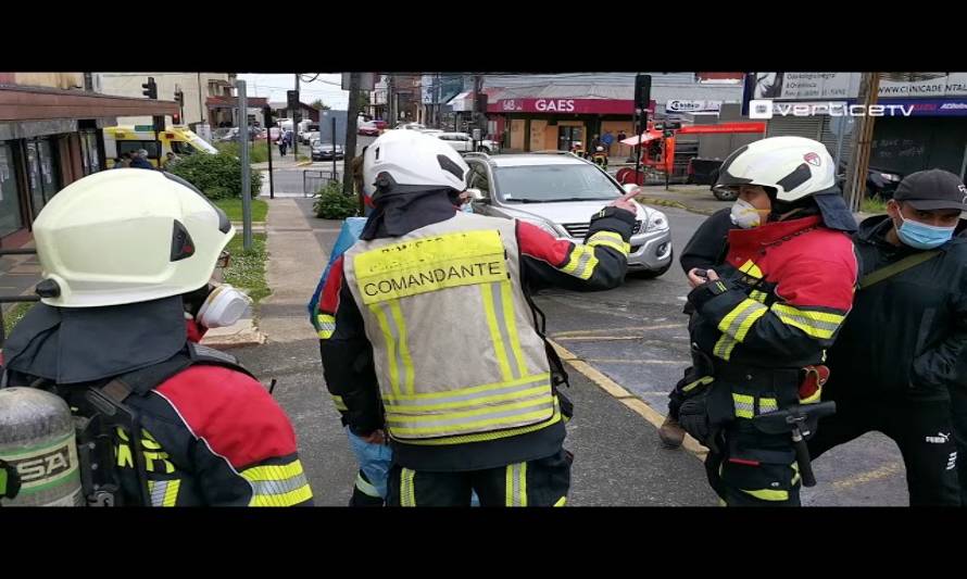 Cables eléctricos dificultaron trabajo de bomberos en incendio en edificio