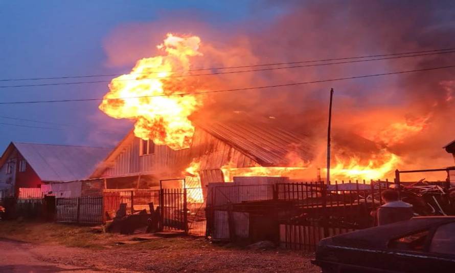 Un nuevo incendio dejó a una familia sin casa en el sector de Alerce 