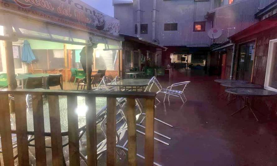 Locatarios de Ancud terminaron nuevamente inundados por fuertes lluvias