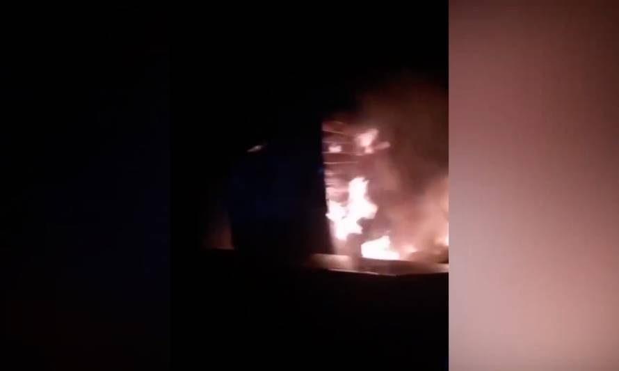 Fatal incendio: Dos muertos y cuatro casas destruidas en población La Rotonda