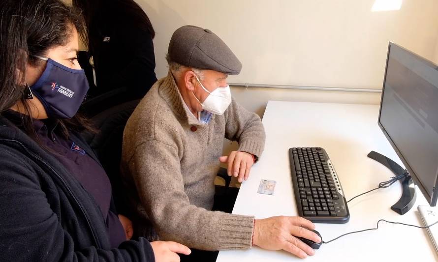 Fundación VTR realizó radiografía de la cultura digital de los adultos mayores