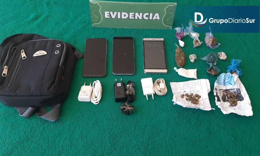 En Osorno detienen a sujeto que portaba cocaína y marihuana en un bolso