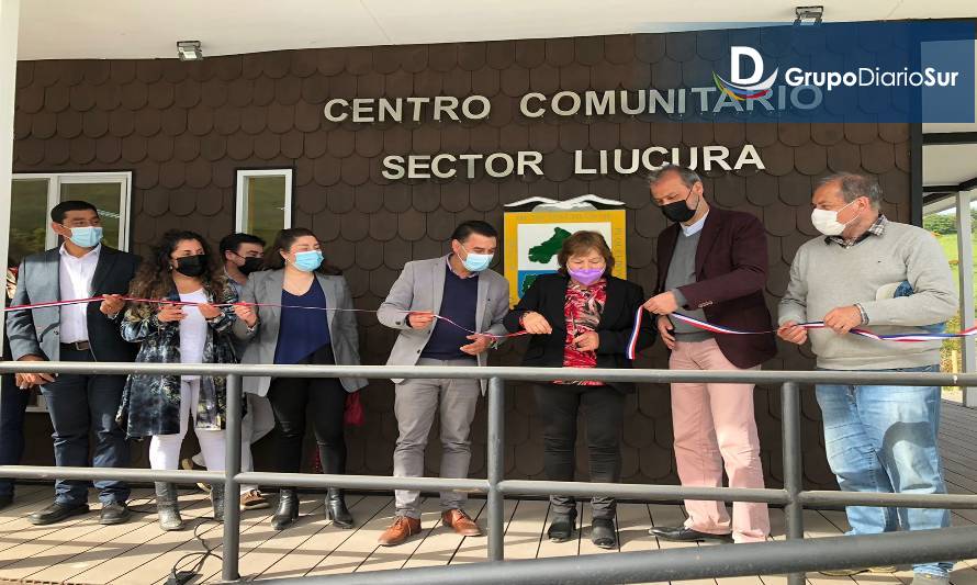 Inauguran nuevo centro comunitario y cuartel de bomberos en Puqueldón
