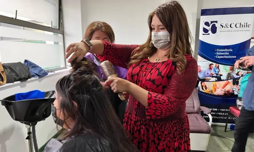 Carabineros capacitó en peluquería a mujeres víctimas de violencia intrafamiliar