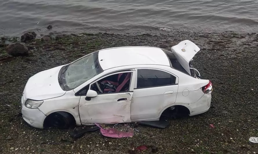Automóvil conducido por un joven ebrio cayó al mar en Castro donde murió su acompañante 