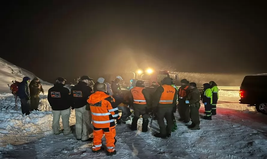 Viento blanco en volcán Osorno impidió que cuatro personas pudieran regresar 