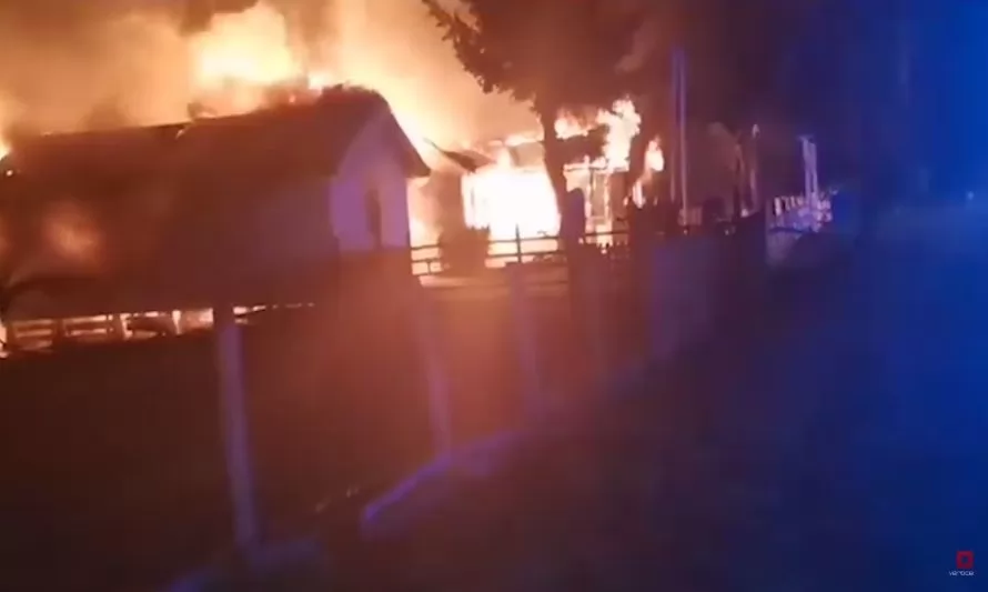 Así fue el incendio que destruyó retén de Carabineros de Paraguay Chico
