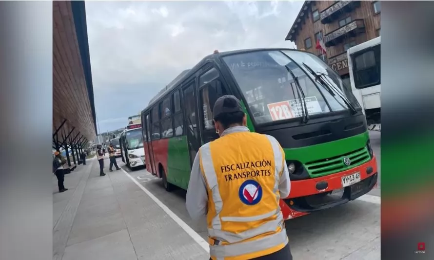 Detienen a conductor de microbús quien conducía con una licencia falsa