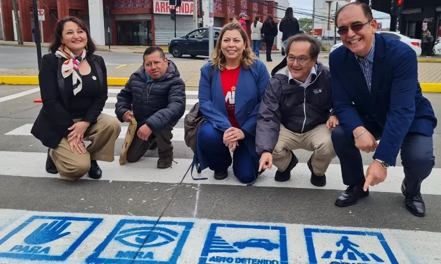 En Osorno iniciaron demarcación de pasos peatonales inclusivos