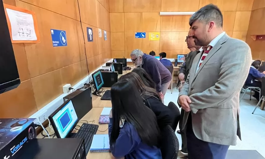 Más de 200 estudiantes de escuelas de Chiloé se conectarán a internet satelital gracias a donación de Starlink