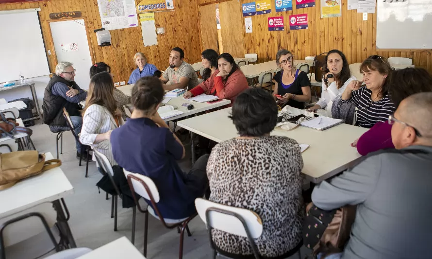 Autoridades de Puerto Varas visitaron Escuela Rural de Colonia Rio Sur