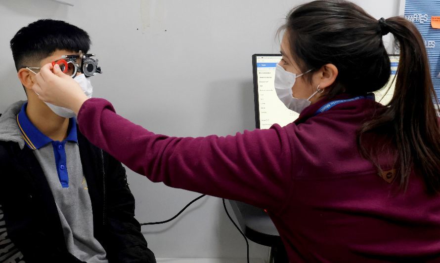 Alumnos de escuela de Mirasol reciben gratuitamente atención oftalmológica y lentes ópticos  