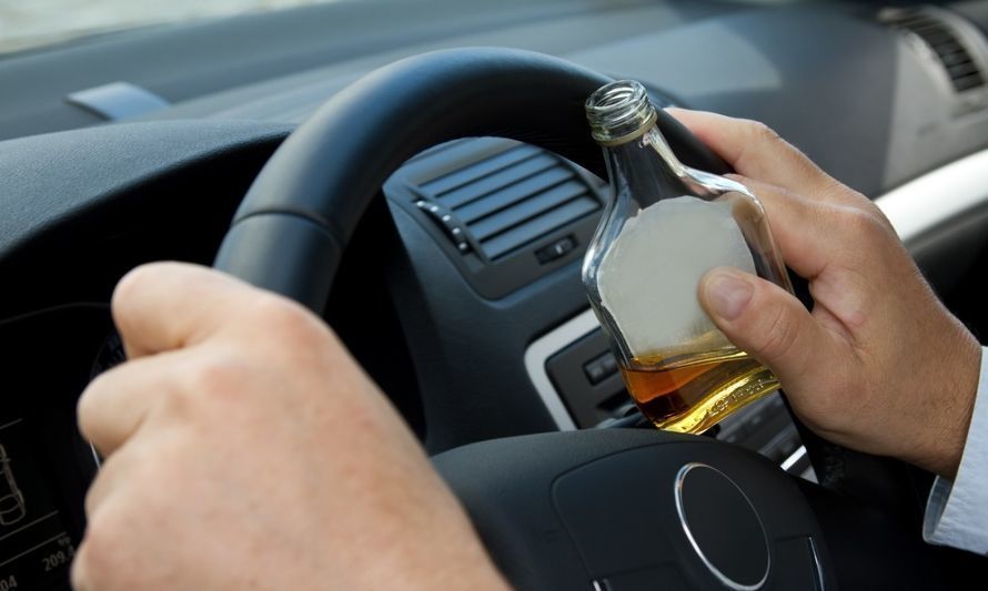 Uno de cada tres chilenos considera “socialmente aceptable” manejar bajo los efectos del alcohol