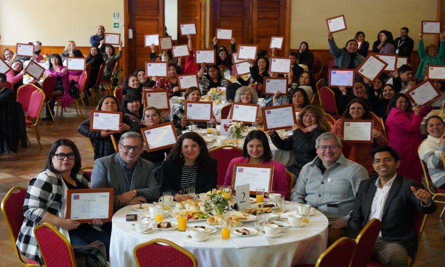 Osorno: ministra certificó a usuarias del programa "Emprendamos Semilla" del Fosis 