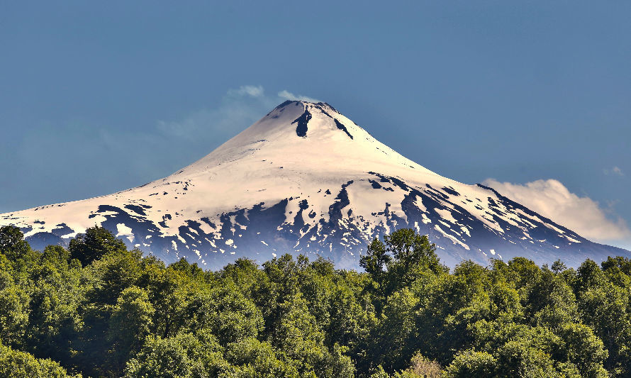 Aumenta actividad en el Volcán Villarrica: seguidilla de sismos volcanotectónicos se registran en su interior constantemente