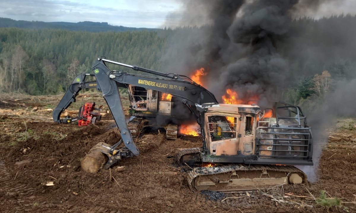 Ataque incendiario en Río Negro destruyó camiones y maquinaria forestal