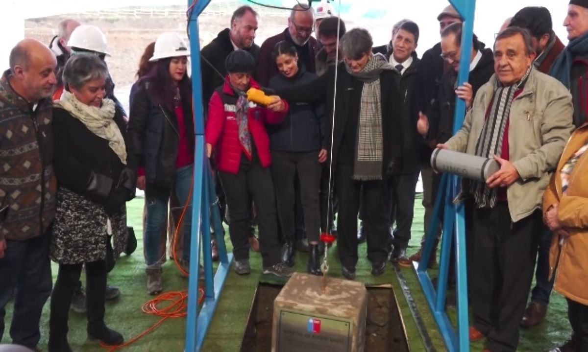 Dos ministras colocaron la primera piedra del futuro hospital de Puerto Varas