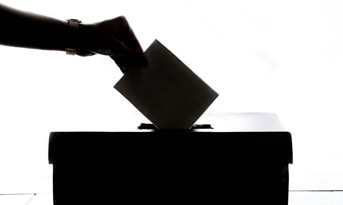 Claves Ipsos: 72% apoya la implementación del voto electrónico en Chile