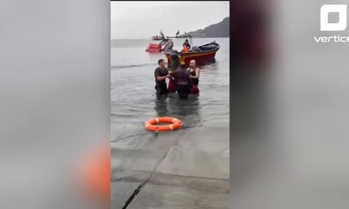 Carabineros rescata a conductor de camión que cayó al mar en caleta La Arena