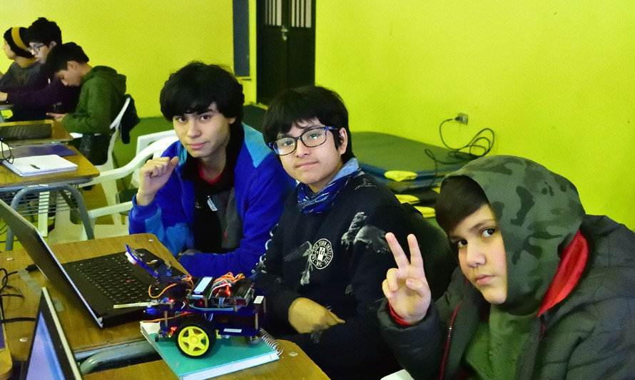 Región de Los Lagos logró importantes lugares en competencia de robótica realizada en Concepción